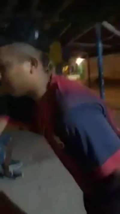 Creo que solo los colombianos de grupo podrán comprender lo que dicen