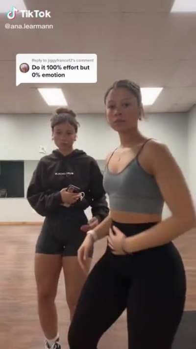 @ana.learmann twin sister both thicc 🍑🍑🍑