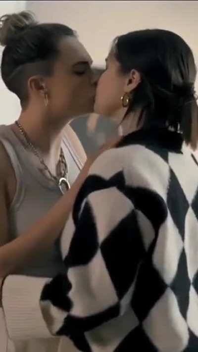 Cara Delevingne & Selena Gomez (Only Murders In The Building)