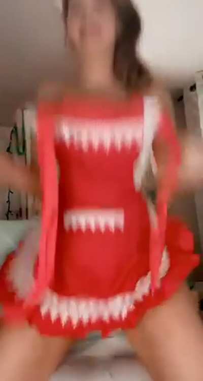 POV: I’m your sweet housewife and I go ::THUMP:: [titty drop reveal]
