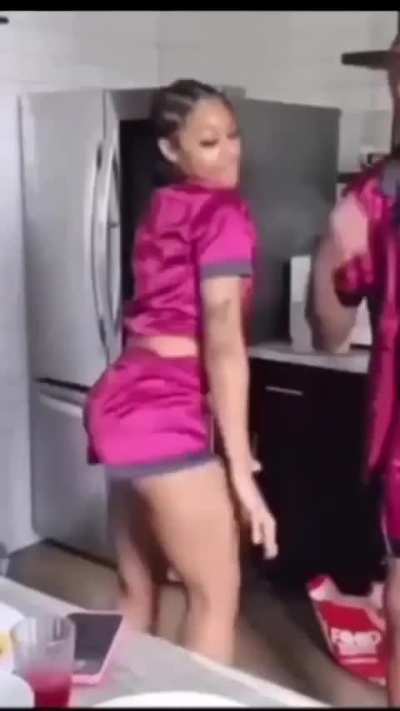 Yall jerk to zoe spenc<wbr>er?😮‍<wbr>💨