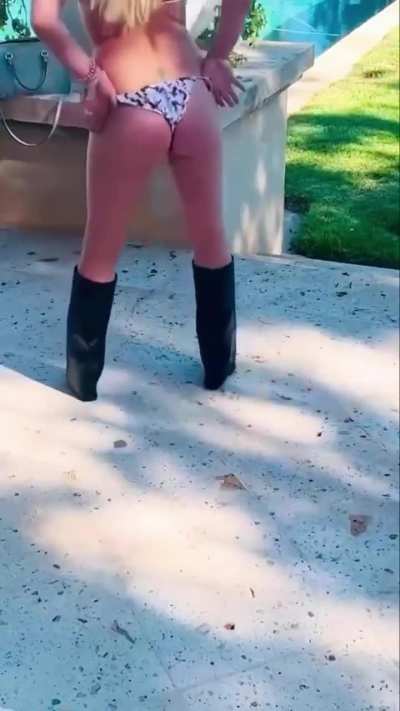 “Showing the Mamas her ASS Next Time.”