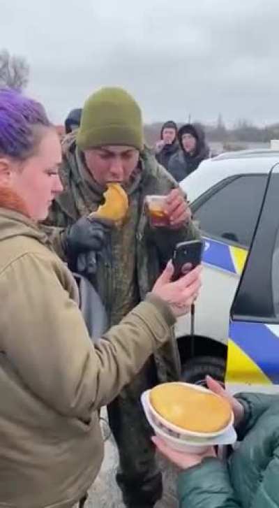 Russian soldier surrendered voluntarily and burst into tears when called his mom. Novi Buh, Nikolayev region
