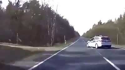 [Poland] Guy tries to overtake long line of cars