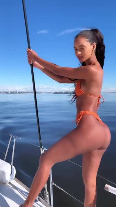 Orange thong on boat for bouti<wbr>nelas<wbr>tudio (2/9/21, IG) [1 more photo in comment]