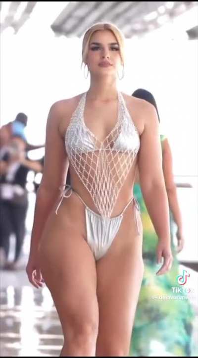 Damn 🤤🤤