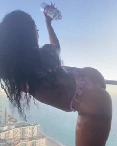 MIZZ TWERKSUM