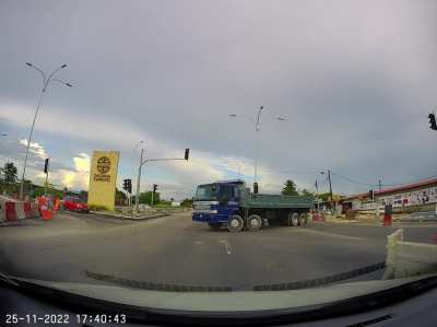 Both lorry want to make a u-turn.