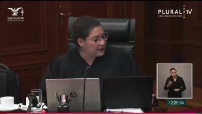 La ministra de la SCNJ, Lenia Batres, protesta ante la negativa por 7 votos de un párrafo que trata sobre la cosa juzgada, exigiendo una modificación de las reglas