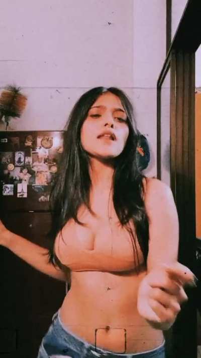 Anusha hot dance