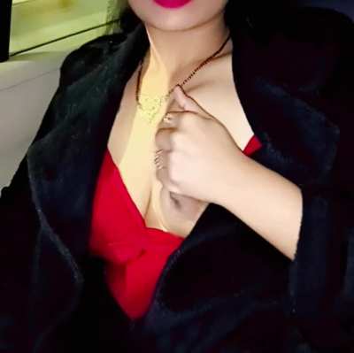 Boobs pressing 🥰🙈do you like my outfit 💋(hotwife)f