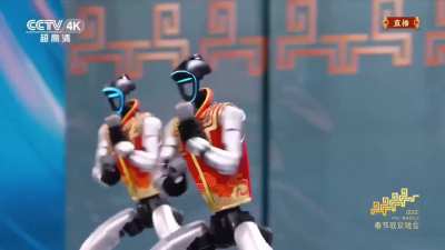 Unitree just dropped the training footage behind their Kung Fu robots and it's INSANE. World's first robot backflips, 3m somersaults, table-flipping parkour, 7.5 full Airflare rotations & rapid group formations. Chinese robotics is absolutely next lvl