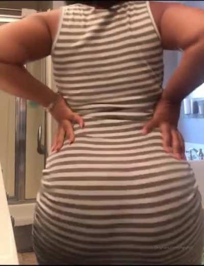 Love that phat ass 👏🏿👏🏿👏<wbr>🏿