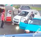 Piece of shit driver demolishes other car driver after minor fender bender