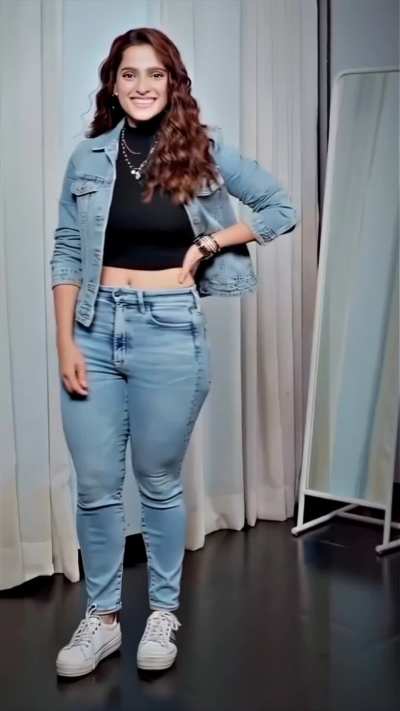 Sexy Priya Bapat 🥵