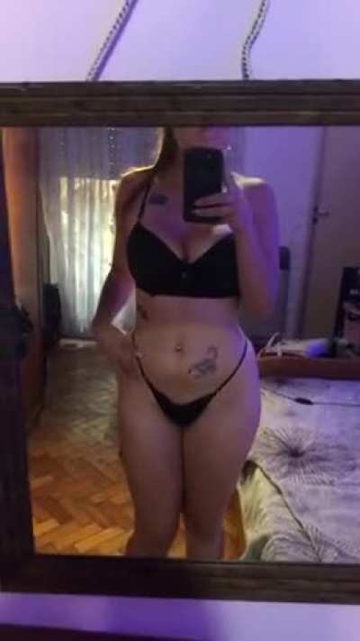 Would you fuck a 19yo latina?🥰 suscribe for FREE to my Onlyfans! Redhead curvy latina 💋 💦 link in comments