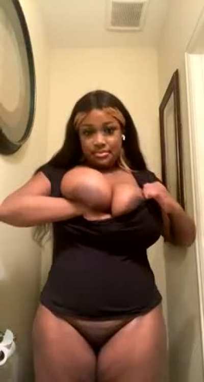 Lovely ebony boobs [reveal]