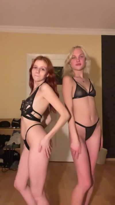 Meet my hot redhead bestie u/Lolita_01 🧡