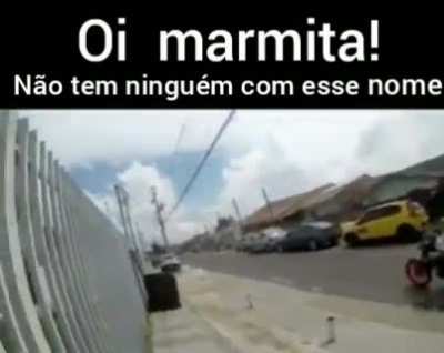 Mina meio lerda viu