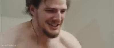 Mizah videosu çıplaklık yok ama ailenizin yanında açmayın diye nsfw koydum