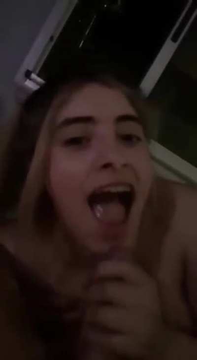 algo más de ella?