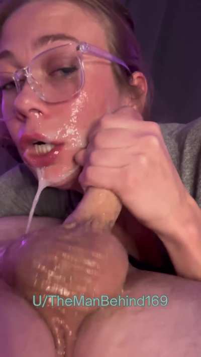 The best cumsluts get it done like this