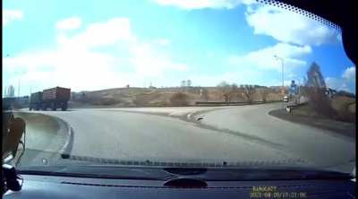 Супруга за рулём. Кто наруш<wbr>ает?