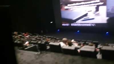 Lucky guy gets a double blowjob at the cinema [Enmarchnoire]