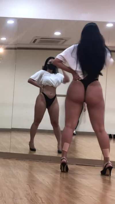 Definition of JUICY