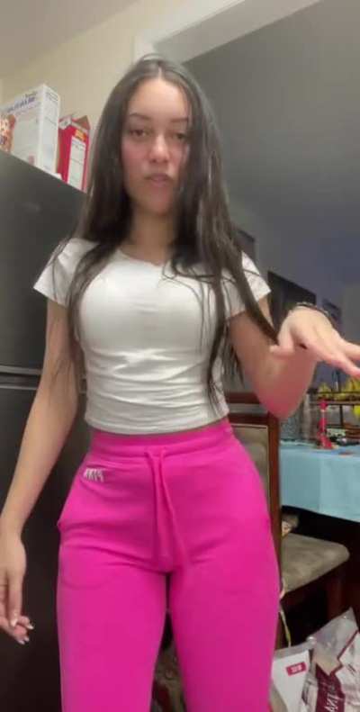 Filter is on but damn she looks cute as fuck ngl