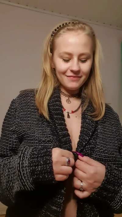 #TittyDrop I think this is already a classic of this subreddit. I hope so. Kisses
