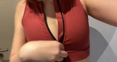 A quick gym boob drop
