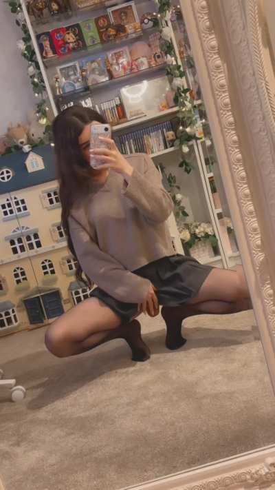 tiny and useless... at this point its just decorative🥺