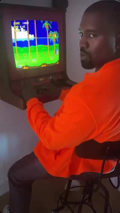 Throwback Kanye playing Sonic at Kid Cudi’s house