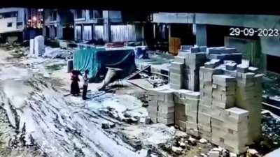 Crane drops load and instantly kills worker below