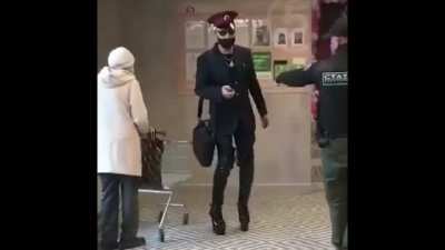 Russia:guy abuses cashiers, security