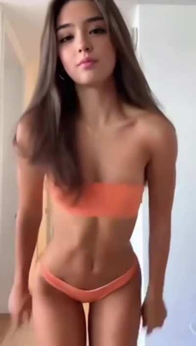 wow whats her name😍