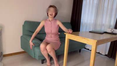 タイトル：<wbr>ナンパ中出<wbr>しされた巨<wbr>乳熟女、他<wbr>人の精子を<wbr>味わう概要<wbr>：この刺激<wbr>的なビデオ<wbr>では、魅力<wbr>的な巨乳熟<wbr>女が若い男<wbr>にナンパさ<wbr>れ、中出し<wbr>されて帰宅<wbr>する様子を<wbr>垣間見るこ<wbr>とができま<wbr>す。しかし<wbr>、それだけ<wbr>ではありま<wbr>せん。彼女<wbr>は他人の精<wbr>子をチンポ<wbr>に塗られ、<wbr>フェラチオ<wbr>をさせられ<wbr>、その結果<wbr>、大量の精<wbr>子を口に発<wbr>射されます<wbr>。その後、<wbr>彼女は自分<wbr>の潮を吹き<wbr>ながら、そ<wbr>の濃厚な精<wbr>子の味を堪<wbr>能します。<wbr>このビデオ<wbr>は、彼女の<wbr>官能的な冒<wbr>険の真実を<wbr>明らかにし<wbr>、その興奮<wbr>に満ちた瞬<wbr>間を世界に<wbr>広めるため<wbr>に流出、拡<wbr>散、さらし