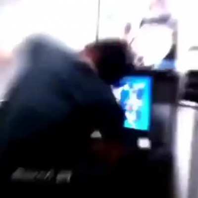 😳✊🏼