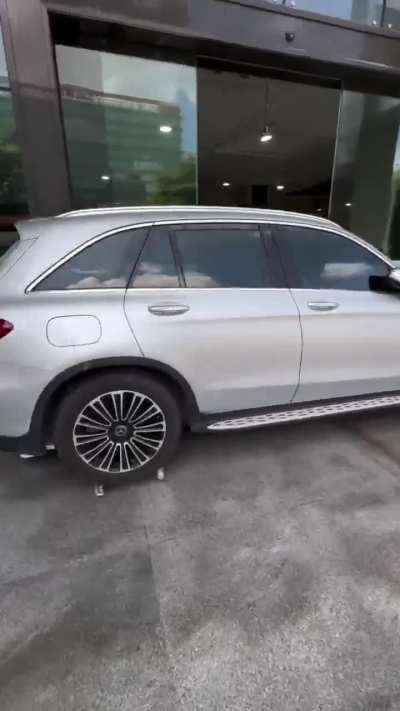 Fully autonomous valet robot that parks on its own
