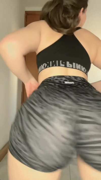 ass or small tits ? 🍑/🍒