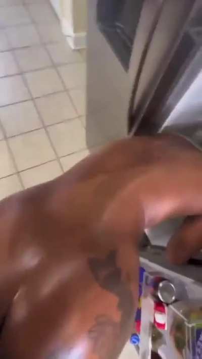 Fineassari fridge fuck👨<wbr>🏿‍🍳