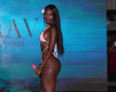 𝓛𝓮𝓲𝓭𝔂 𝓙𝓸𝓱𝓪𝓷𝓷𝓪 | Naava Swim | Miami Art Basel ‘25