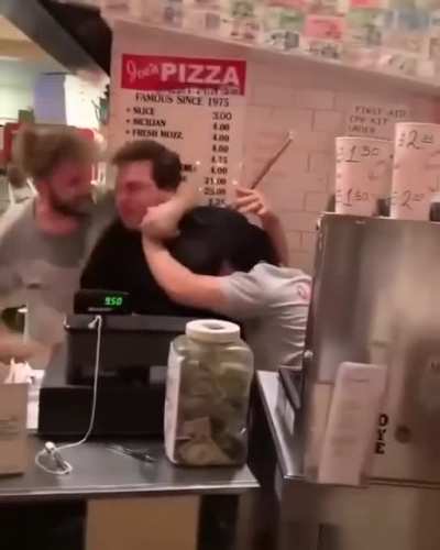 Who gets the last slice 🍕