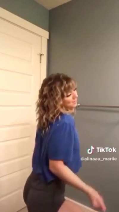 She knows how to move that mf