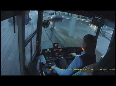 Please take a closer look at the rail driver's reaction.. 🤦‍♂️