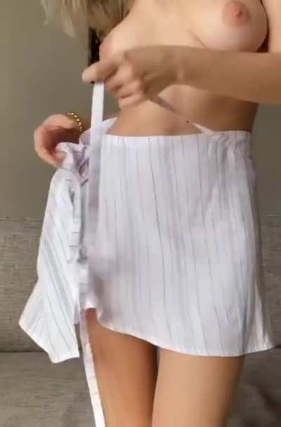 Eva Elfie stripping