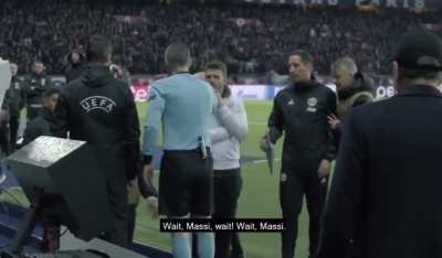 🎙Referee cam: New footage and audio of the VAR check for #mufc’s 90’ winning penalty against PSG 🔴