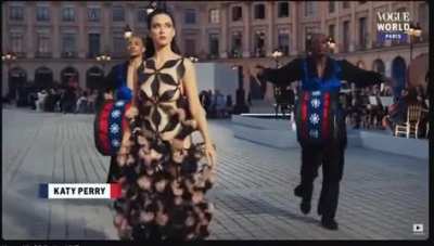 Katy Perry bouncing boobs