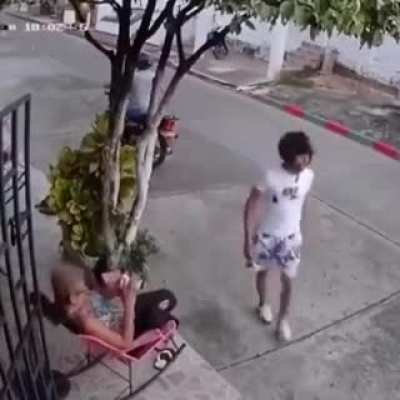 Guy tried to rob a elderly woman